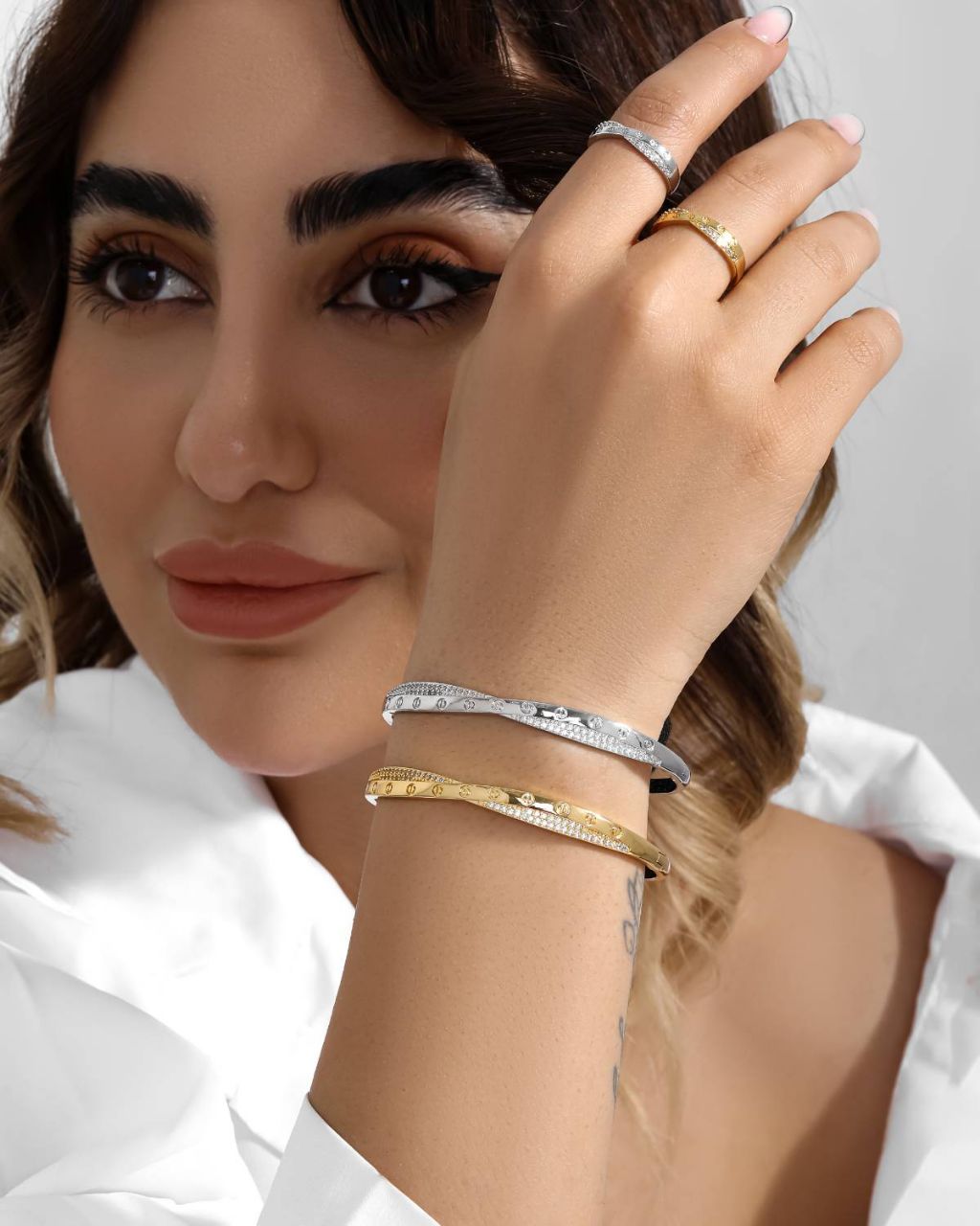 💎 دستبند_و_انگشتر_جواهری💎 ✅ آبکاری رادیوم ✅ نگین جواهری ✅ سایز انگشتر 7 ✅ قیمت دستبند و انگشتر با هم میباشد❌❌کد۱۸