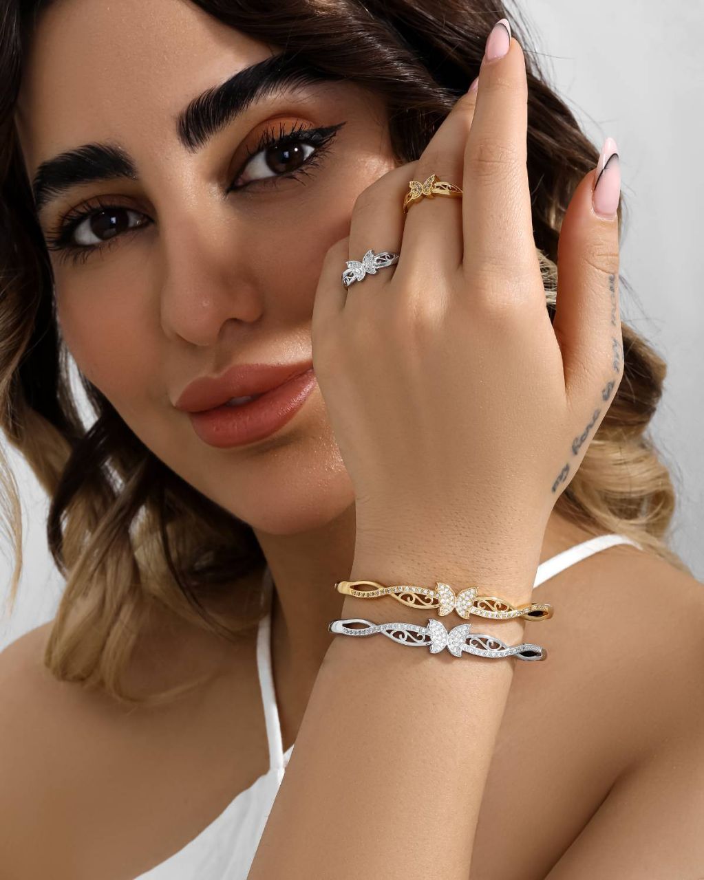 💎 دستبند_و_انگشتر_جواهری💎 ✅ آبکاری رادیوم ✅ نگین جواهری ✅ سایز انگشتر 7 ✅ قیمت دستبند و انگشتر با هم میباشد❌❌کد۲۱